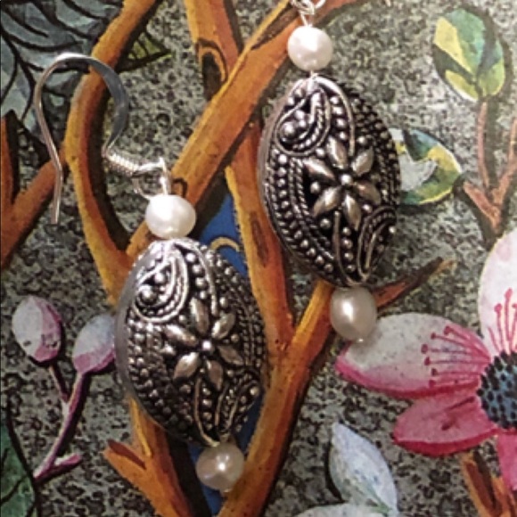 Floral Silver & Pearl Earrings - Picture 4 of 8